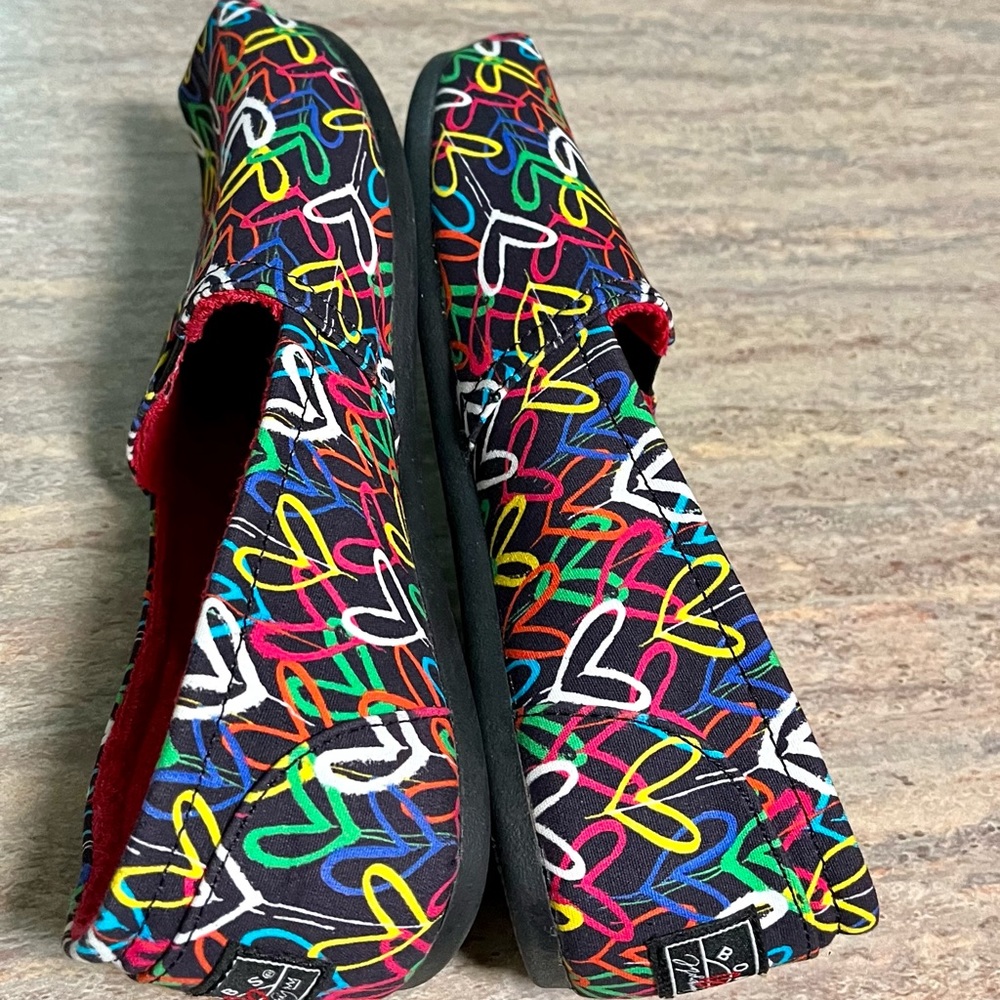 NWOT Bobs X JGoldwyn black slip ons with multicolored hearts - Picture 5 of 15